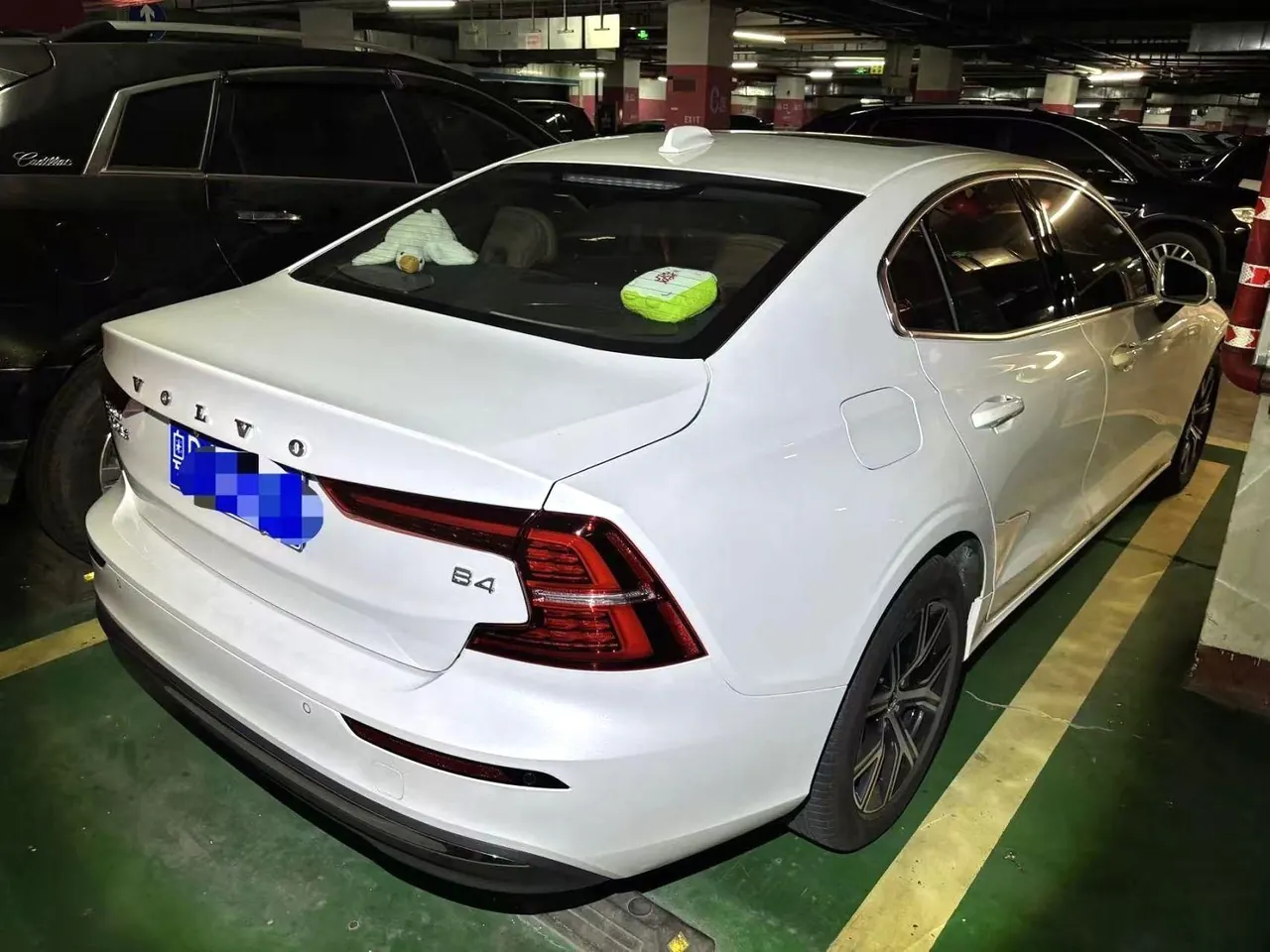 Volvo 2026 S60 48V 2.0T B4 Zhiyi Deluxe Edition Automatic Gear 4