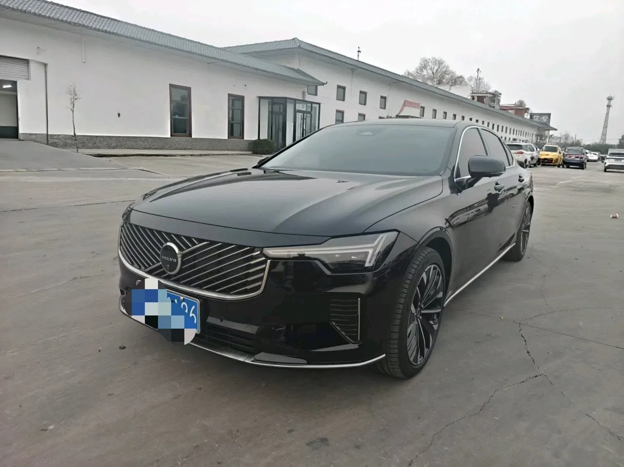 Открыть галерею: Volvo 2026 S90 48V 2.0T B5 Zhiyuan Deluxe Edition Automatic Gear