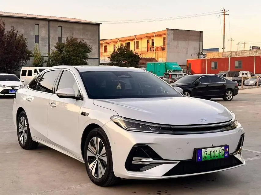Geely Galaxy 2025 A7 EM-i 1.5 150km Discovery Edition Automatic Gear 3