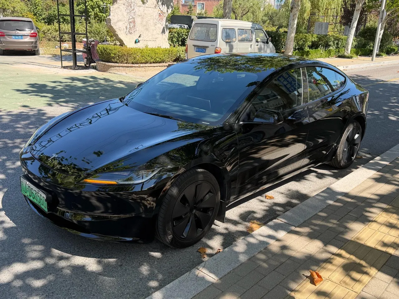 Открыть галерею: Tesla 2025 Model 3 Long Endurance Rear Wheel Drive Automatic Transmission