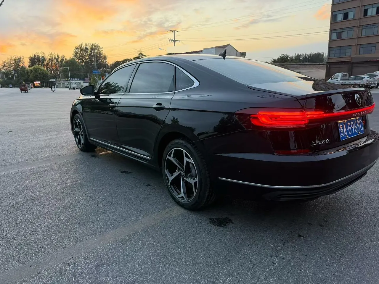 Volkswagen 2025 Passat 2.0TSI 330TSI outstanding star elite edition automatic gear 3