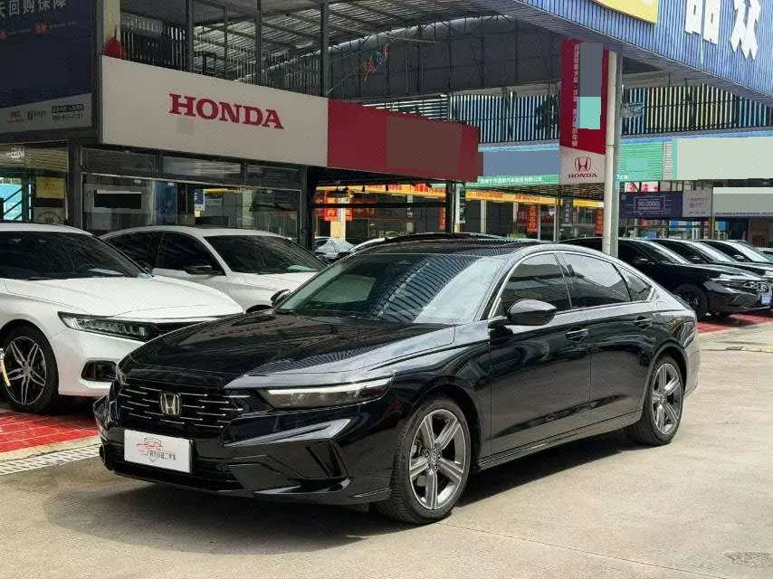 Открыть галерею: Honda 2025 11th Generation Accord 1.5T Stepless 260TURBO Sports Series Premium Edition Automatic Gear