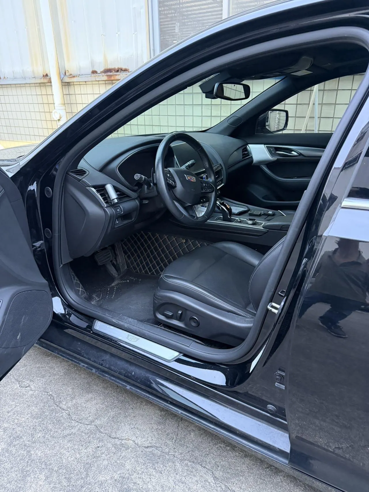 Cadillac 2023 CT5 2.0T 28T Luxury (Standard Edition) Automatic Gear 3