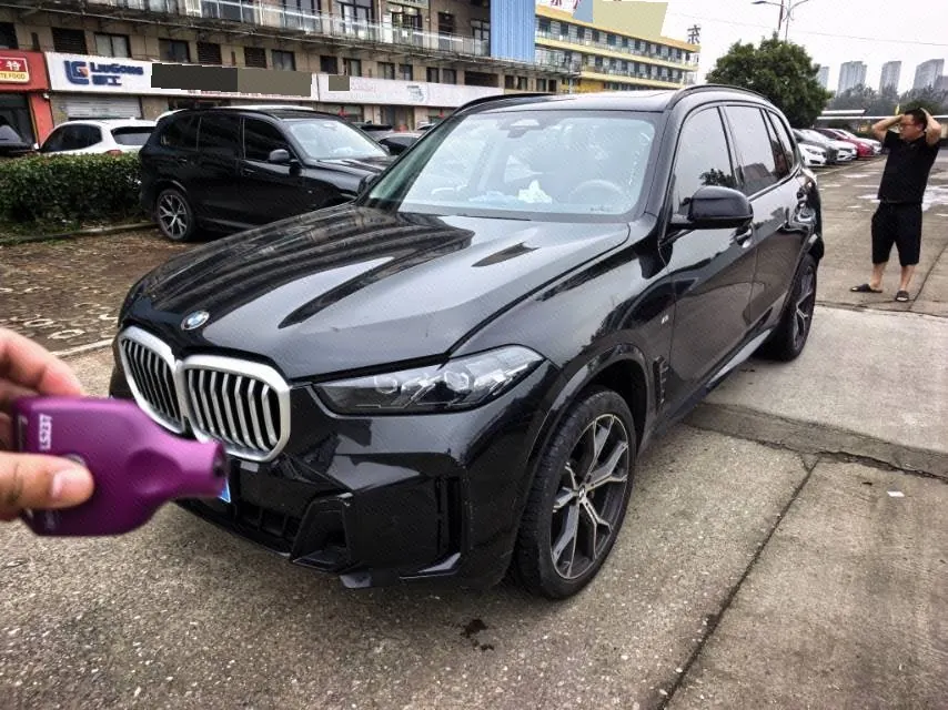 Open image lightbox: BMW 2023 X5 xDrive30Li 48V 2.0T exclusive m sports obsidian night suit automatic gear