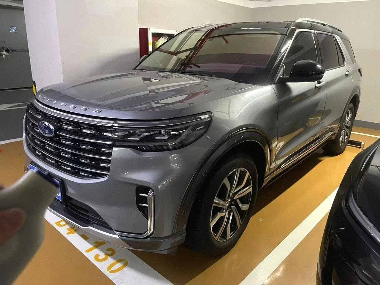 打开图片灯箱:Ford 2023 Explorer 2.3T EcoBoost 285 Four-wheel Drive Titanium Edition 6-seat Automatic Gear