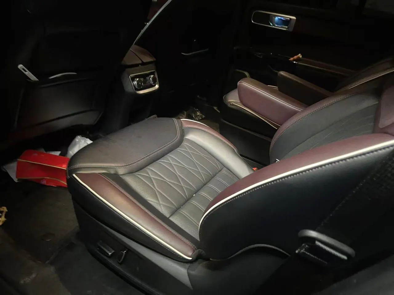 Ford 2023 Explorer 2.3T EcoBoost 285 Four-wheel Drive Titanium Edition 6-seat Automatic Gear 4