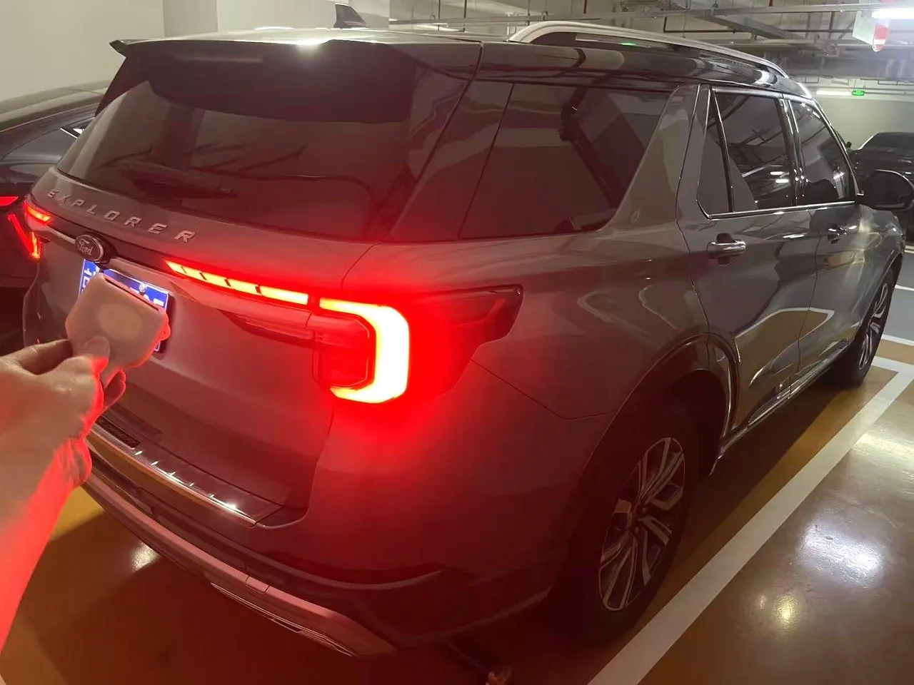 Ford 2023 Explorer 2.3T EcoBoost 285 Four-wheel Drive Titanium Edition 6-seat Automatic Gear 5