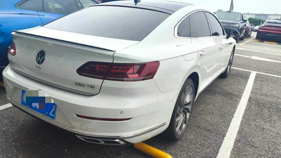 Volkswagen 2023 CC 2.0TSI 380TSI eye-catching automatic gear 9