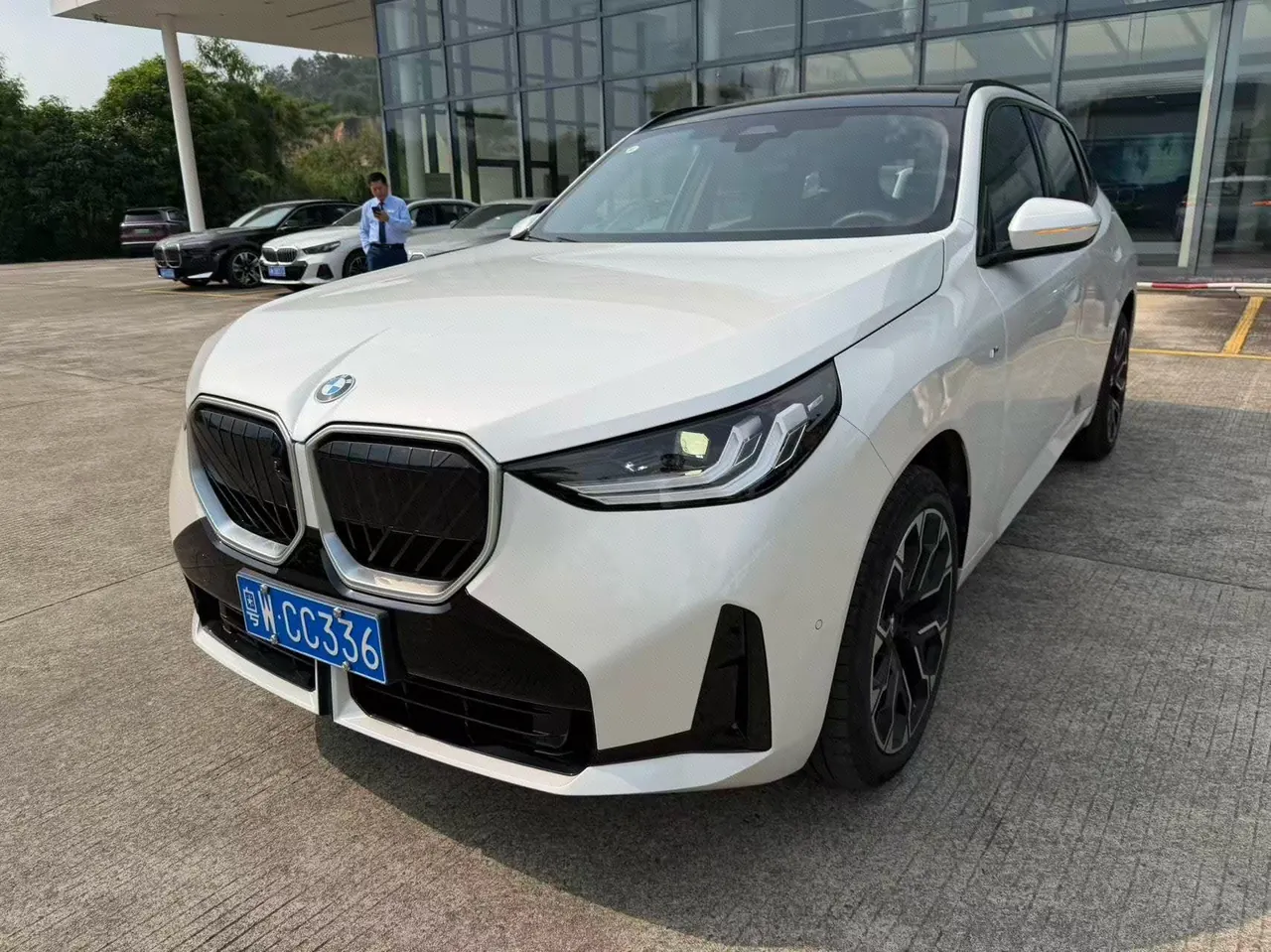 Open image lightbox: BMW 2026 X3 xDrive30L 2.0T Leading M Sports Obsidian Night Suit Automatic Gear