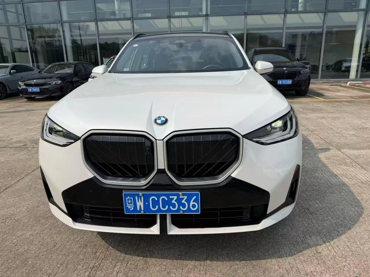 BMW 2026 X3 xDrive30L 2.0T Leading M Sports Obsidian Night Suit Automatic Gear 2