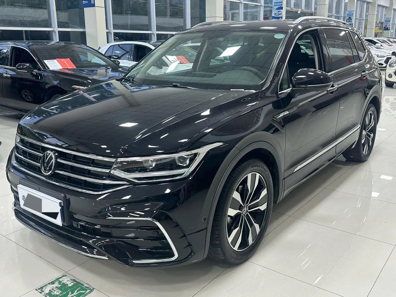 打开图片灯箱:Volkswagen 2024 Tiguan L R-Line 2.0TSI 330TSI Two-Drive R-Line Overdrive Automatic Gear