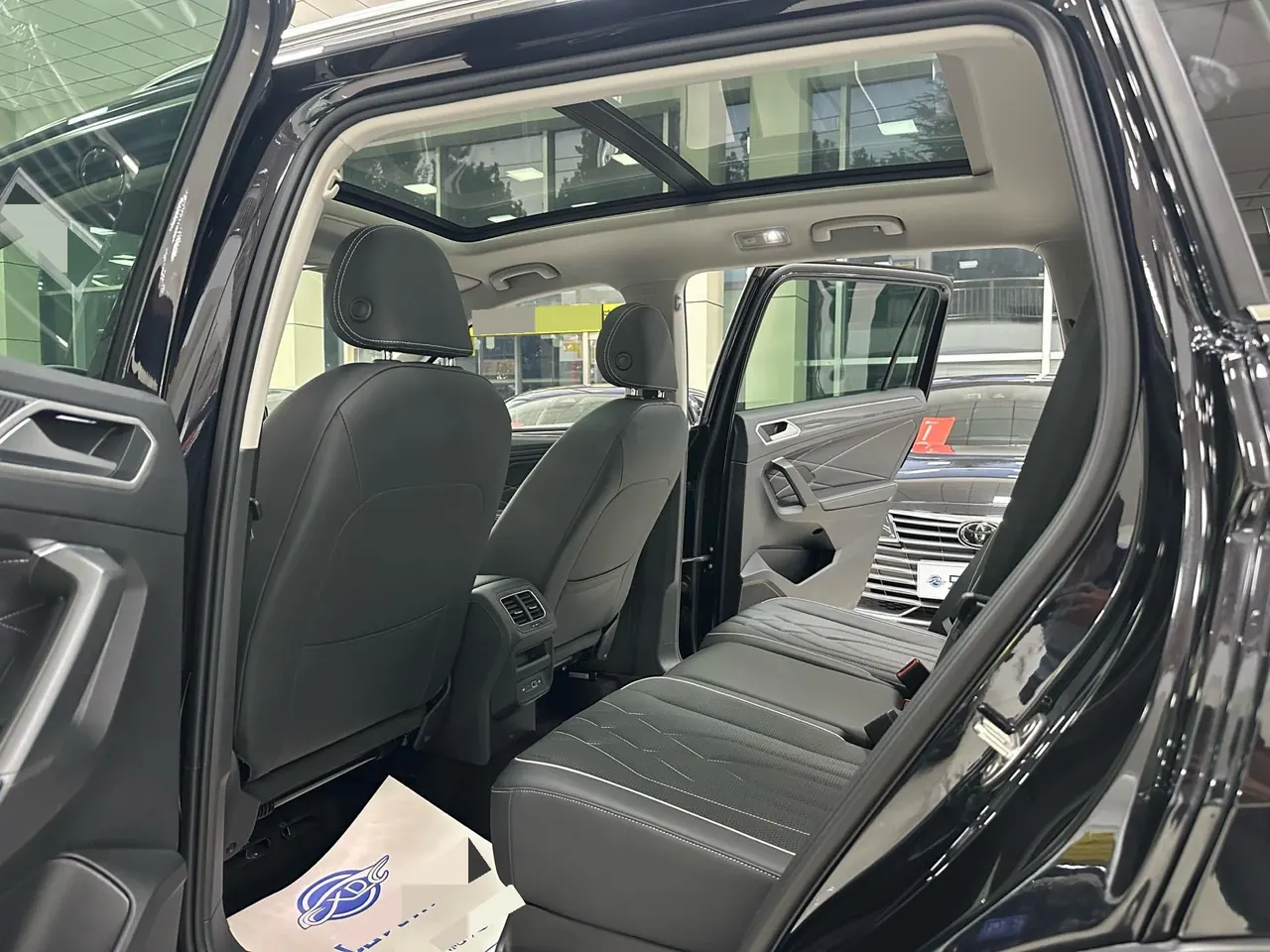 Volkswagen 2024 Tiguan L R-Line 2.0TSI 330TSI Two-Drive R-Line Overdrive Automatic Gear 5