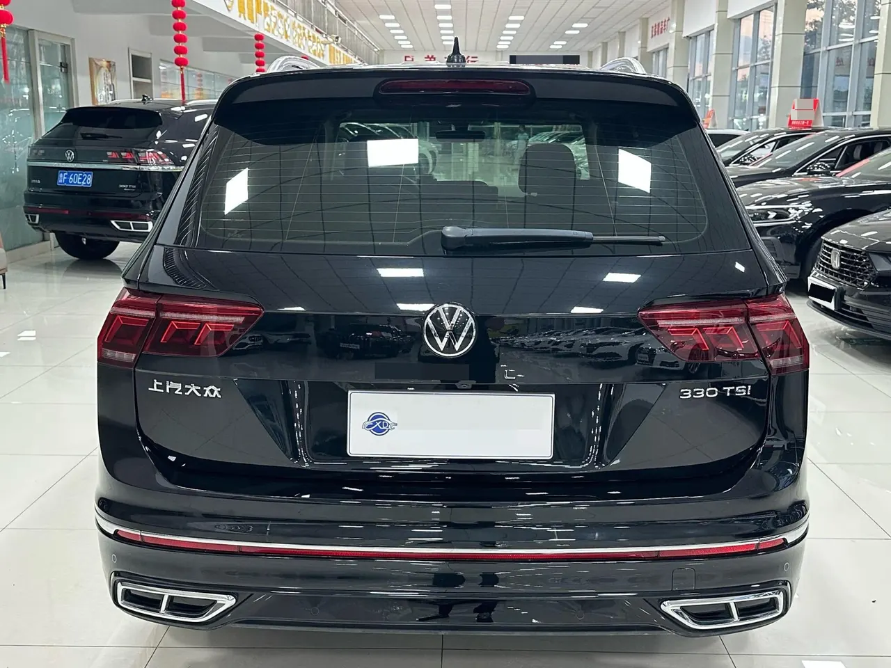 Volkswagen 2024 Tiguan L R-Line 2.0TSI 330TSI Two-Drive R-Line Overdrive Automatic Gear 8