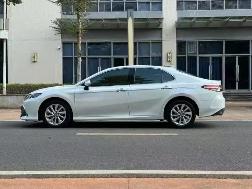 Toyota 2021 Camry 2.0G Stepless Deluxe Edition Automatic Gear 9