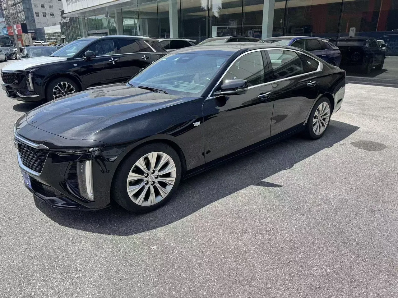 Открыть галерею: Cadillac 2023 CT6 2.0T 28T Platinum Automatic Gear