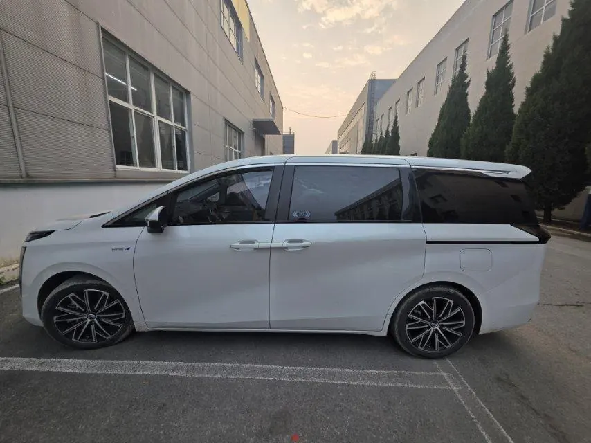 GAC Trumpchi 2024 E8 2.0 150km MAX Automatic Transmission 2