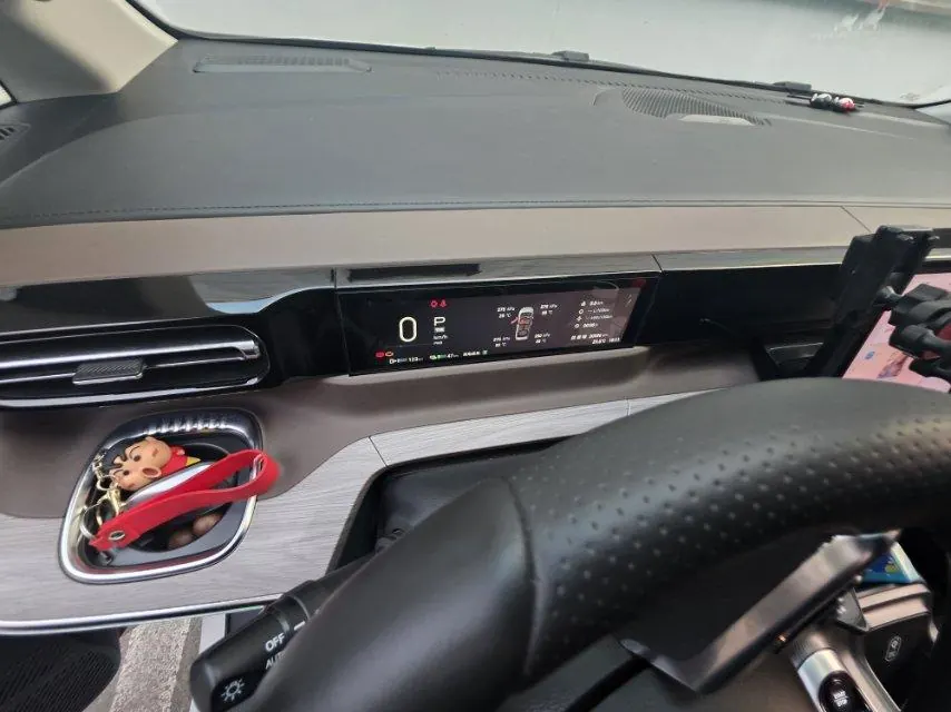 GAC Trumpchi 2024 E8 2.0 150km MAX Automatic Transmission 4