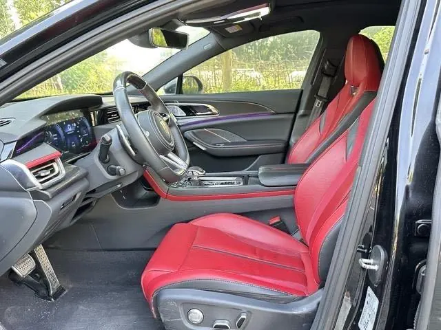 HongQi 2023 H6 2.0T to the United States version of automatic gear 4
