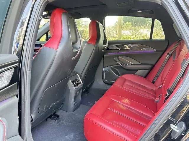 HongQi 2023 H6 2.0T to the United States version of automatic gear 5