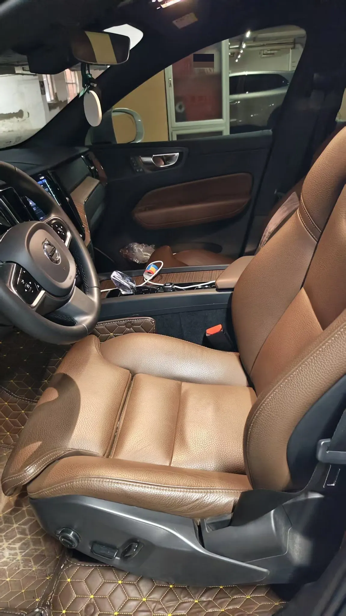 Volvo XC60 New Energy 2023 XC60 PHEV 2.0T T8 Long Endurance Four-wheel Drive Zhiya Deluxe Edition Automatic Gear 2