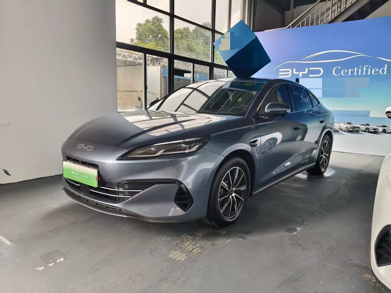 Открыть галерею: BYD 2025 seals 06 DM-i 1.5 stepless smart driving version 120KM exclusive automatic gear