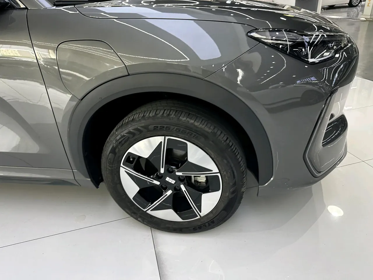 Geely Galaxy 2026 E 5 610km Discovery Edition Automatic Gear 15