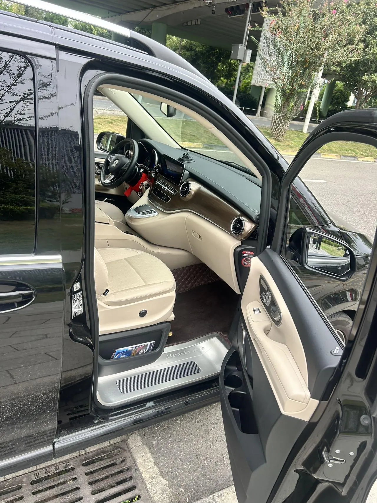 Mercedes Benz V 2020V 260 2.0T Premium Edition Automatic Gear 10