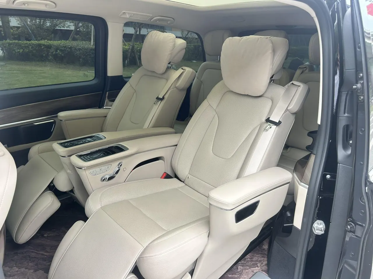 Mercedes Benz V 2020V 260 2.0T Premium Edition Automatic Gear 4