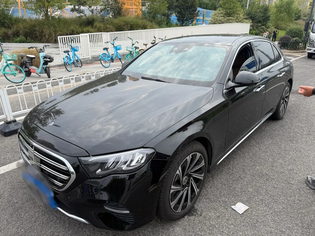 Открыть галерею: Mercedes Benz E Class 2024 E 300 L 48V 2.0T Luxury Automatic Gear