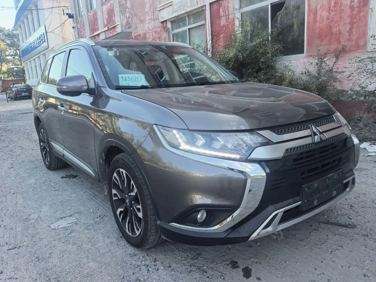 Mitsubishi 2020 Outlander 2.4 stepless four-wheel drive to enjoy the version of 7-seat automatic gear 3