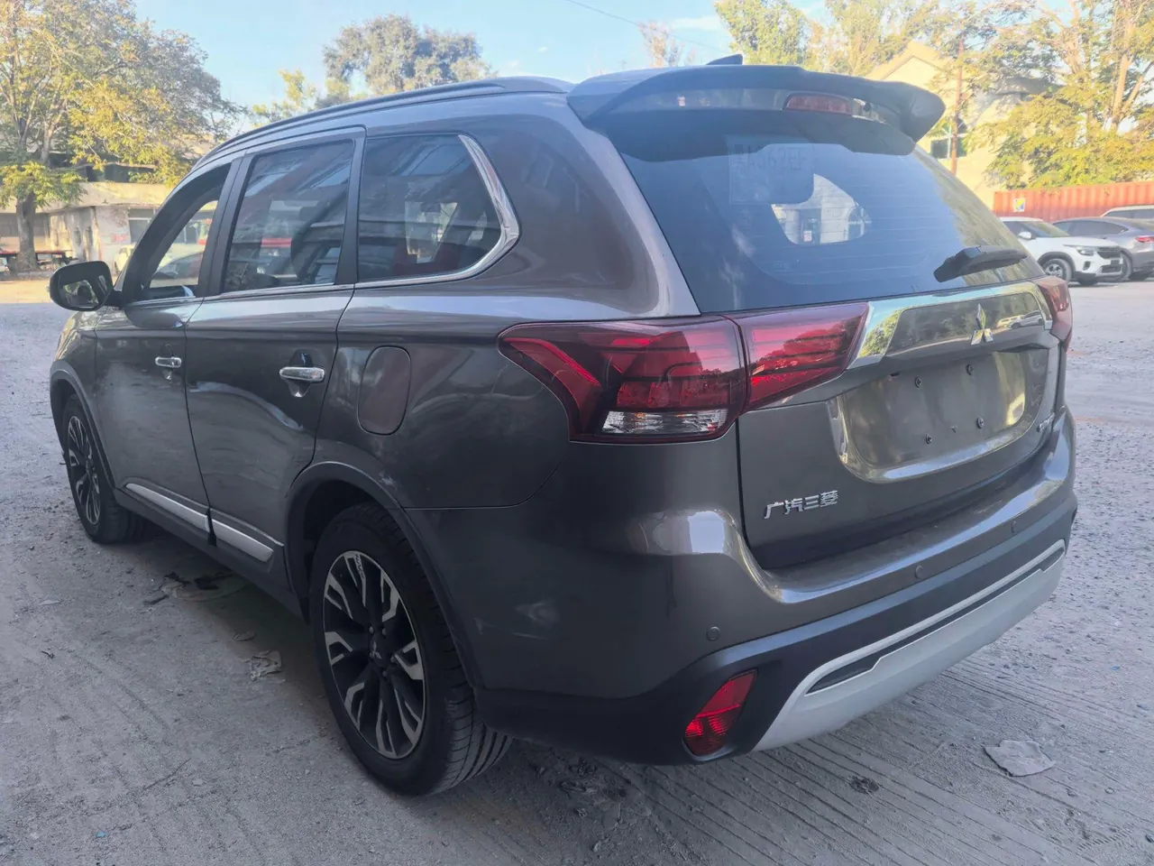 Mitsubishi 2020 Outlander 2.4 stepless four-wheel drive to enjoy the version of 7-seat automatic gear 6