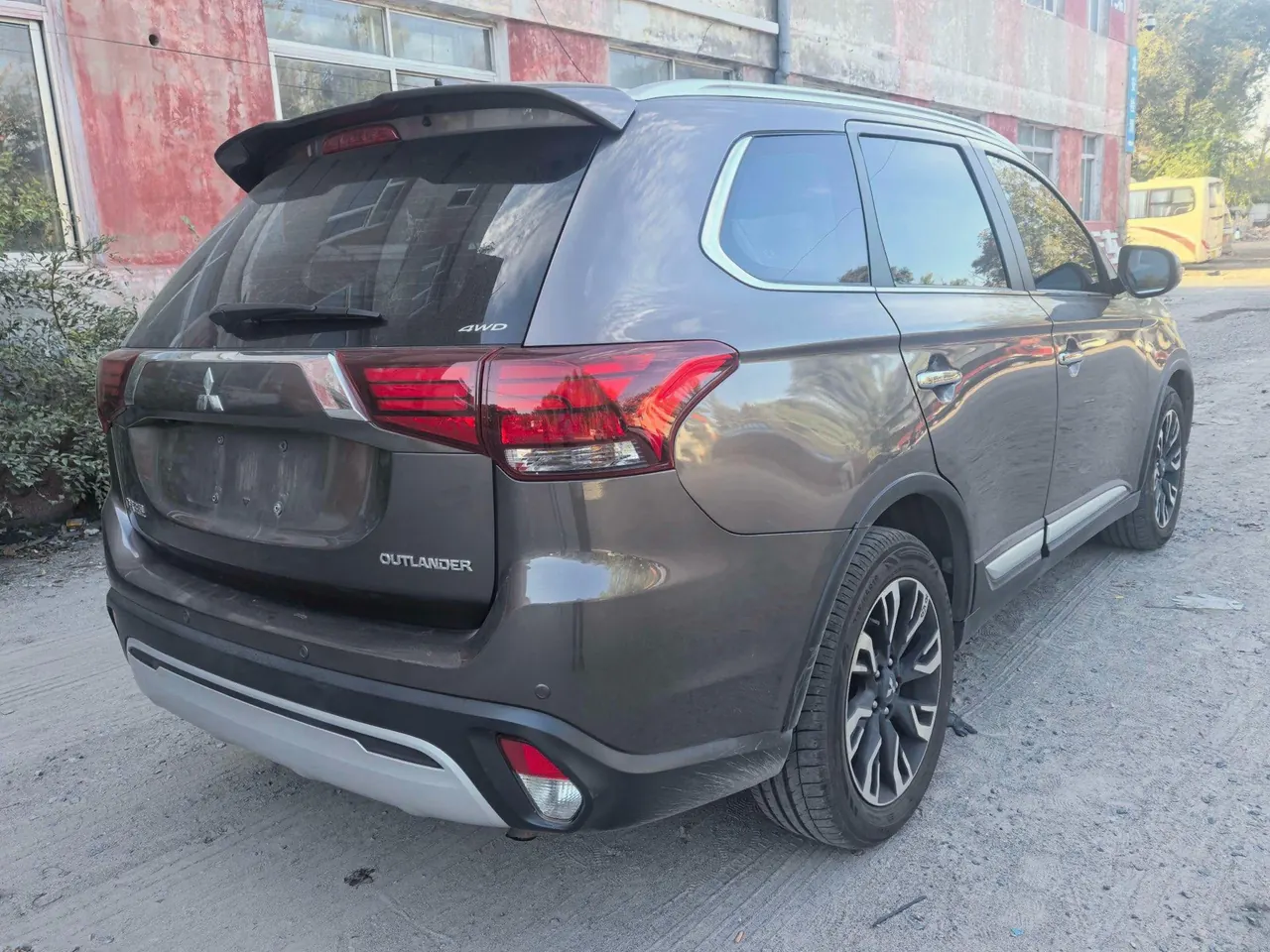 Mitsubishi 2020 Outlander 2.4 stepless four-wheel drive to enjoy the version of 7-seat automatic gear 8
