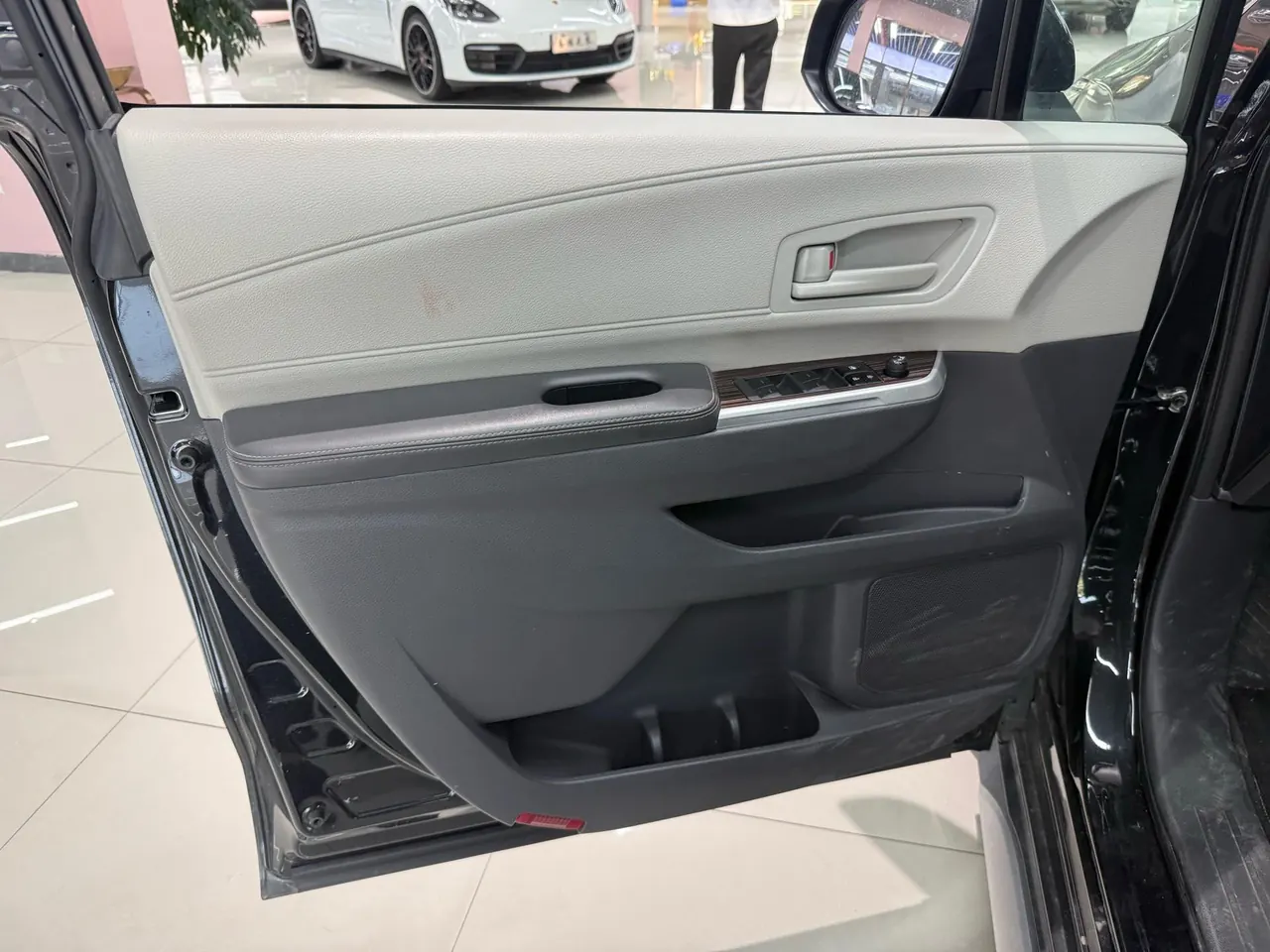 Toyota 2024 Grevia HYBRID 2.5 Stepless Comfort Edition Automatic Transmission 4
