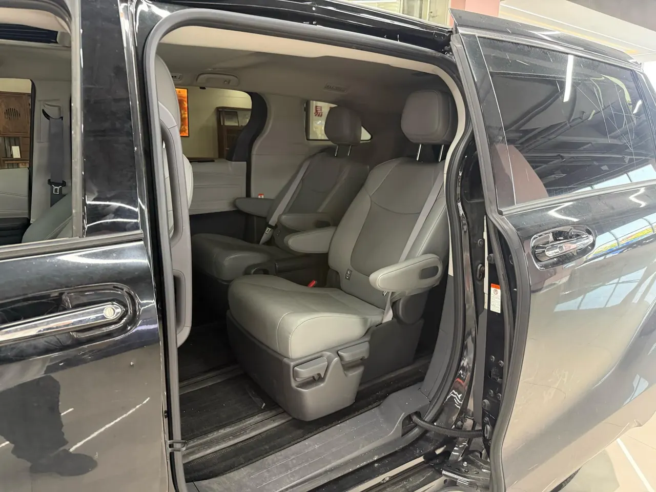 Toyota 2024 Grevia HYBRID 2.5 Stepless Comfort Edition Automatic Transmission 7