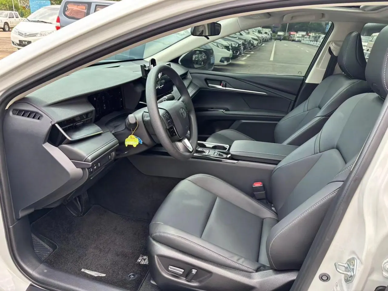 Toyota 2024 Camry 2.0GVP Stepless Deluxe Edition Automatic Transmission 3