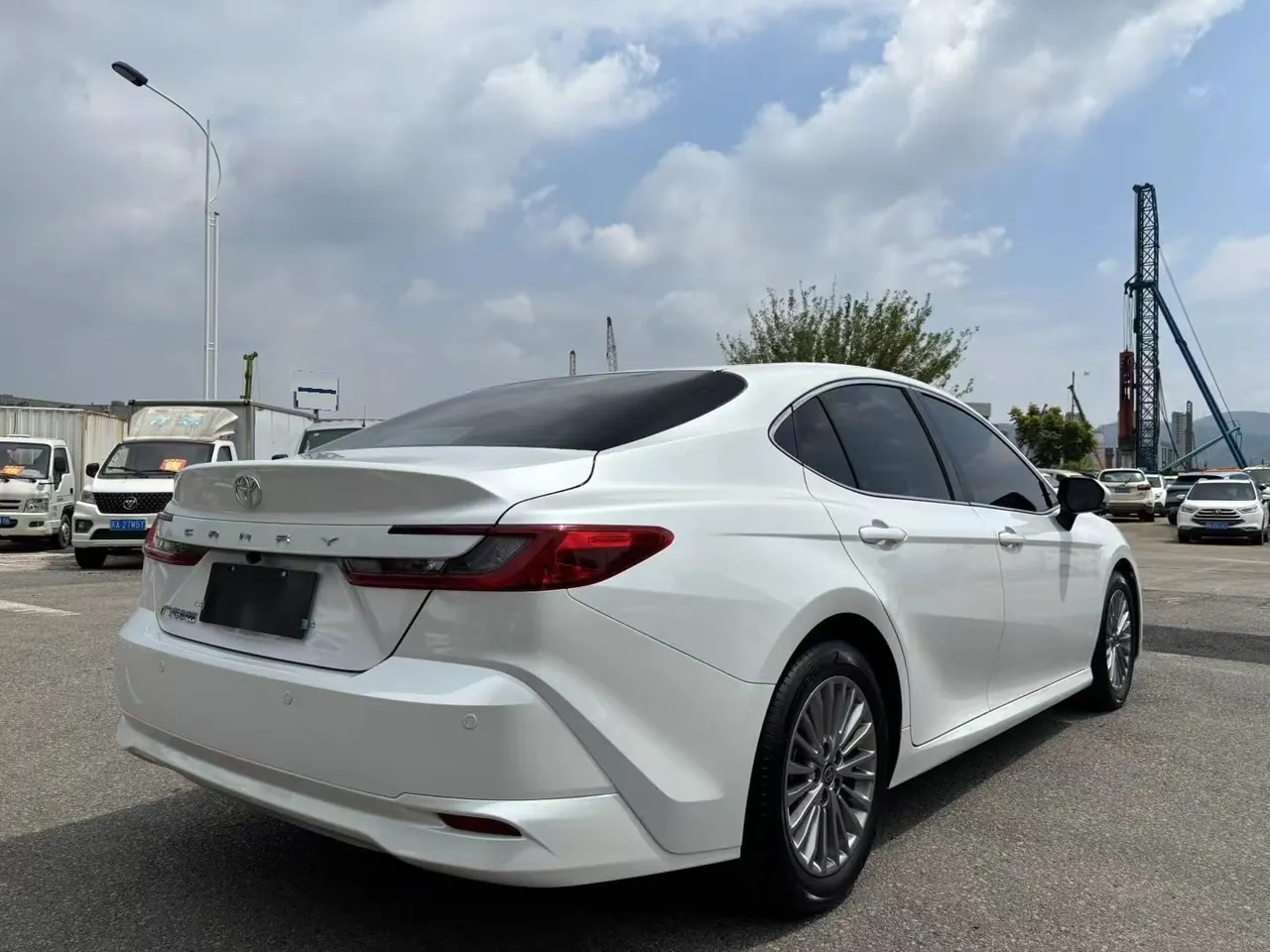 Toyota 2024 Camry 2.0GVP Stepless Deluxe Edition Automatic Transmission 7