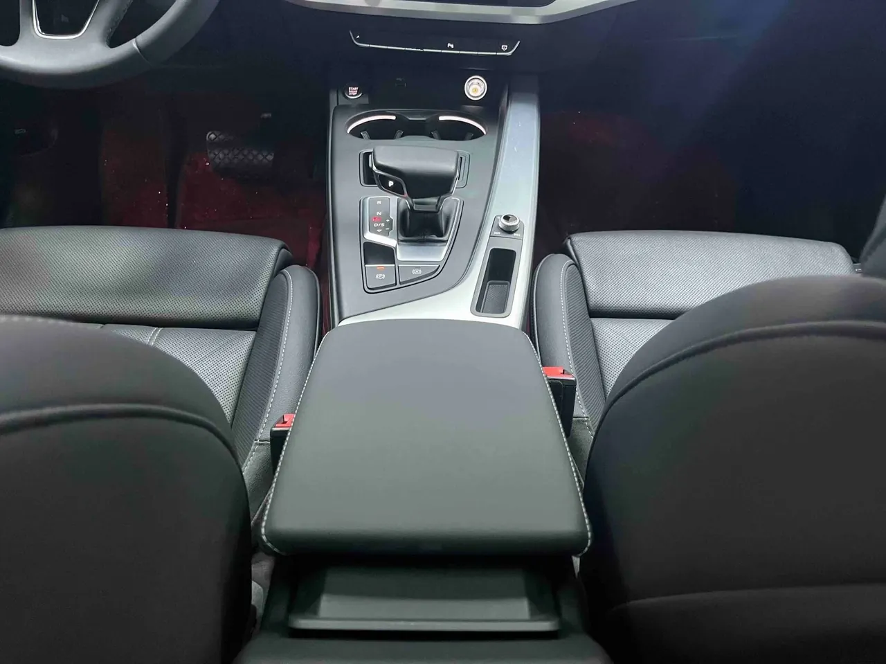Audi 2023 A4L 2.0TFSI 40TFSI Fashion Dynamic Automatic 9