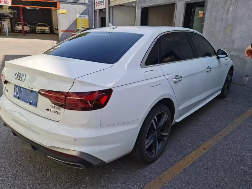 Audi 2020 A4L 2.0TFSI 40TFSI Fashion Dynamic Automatic 5