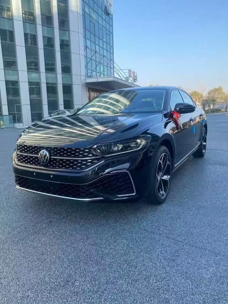 Open image lightbox: Volkswagen 2026 Passat 2.0TSI 380TSI outstanding star dragon version automatic gear