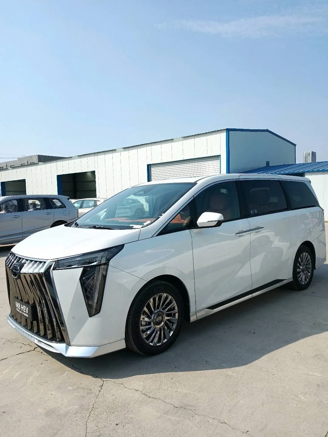 Открыть галерею: Chuanqi 2026 M8 Dual Engine 2.0T HEV Extreme Edition Automatic Gear