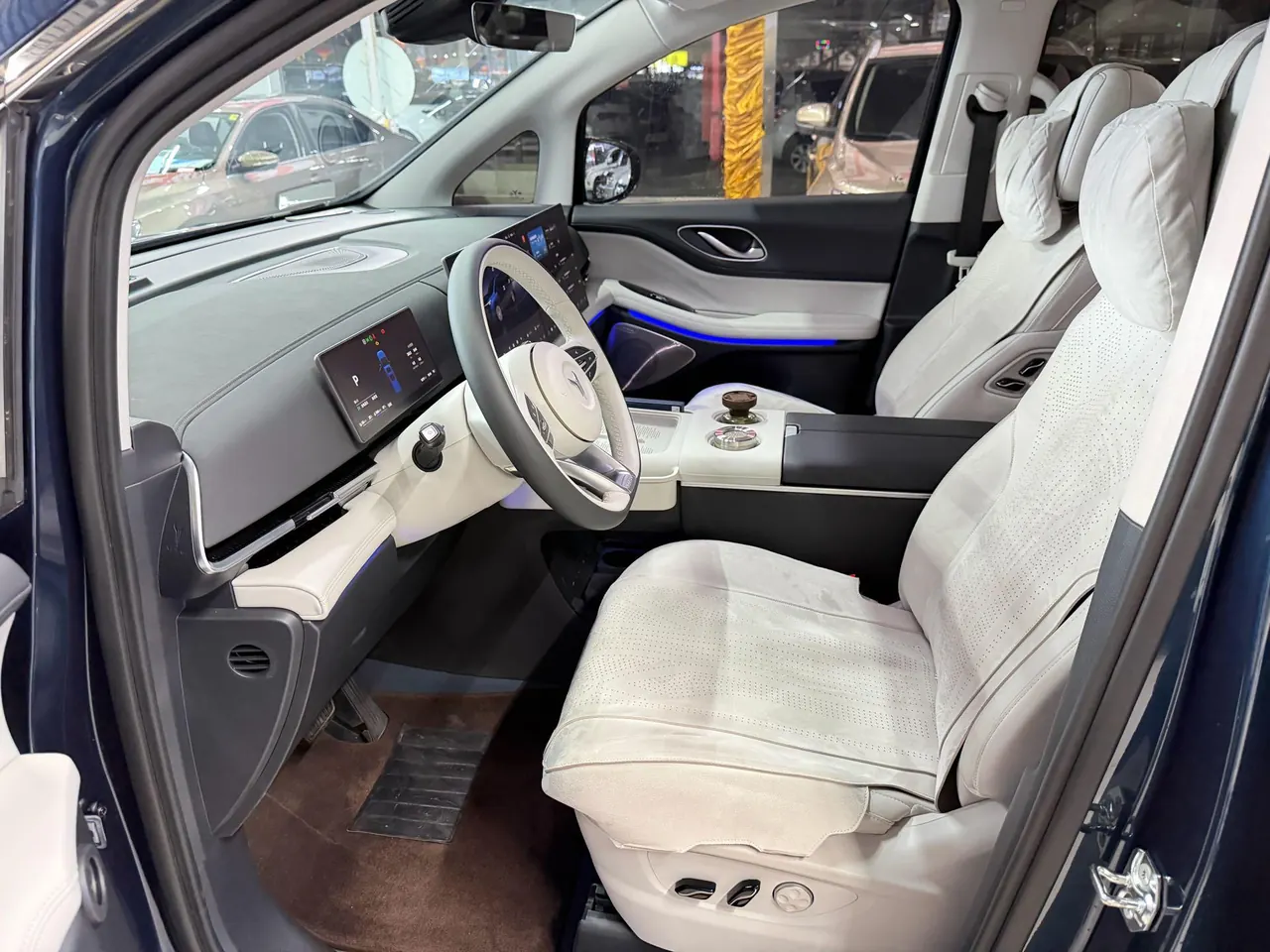 Voyah 2025 dreamers PHEV 1.5T four-wheel drive distinguished Kunpeng version automatic gear 4