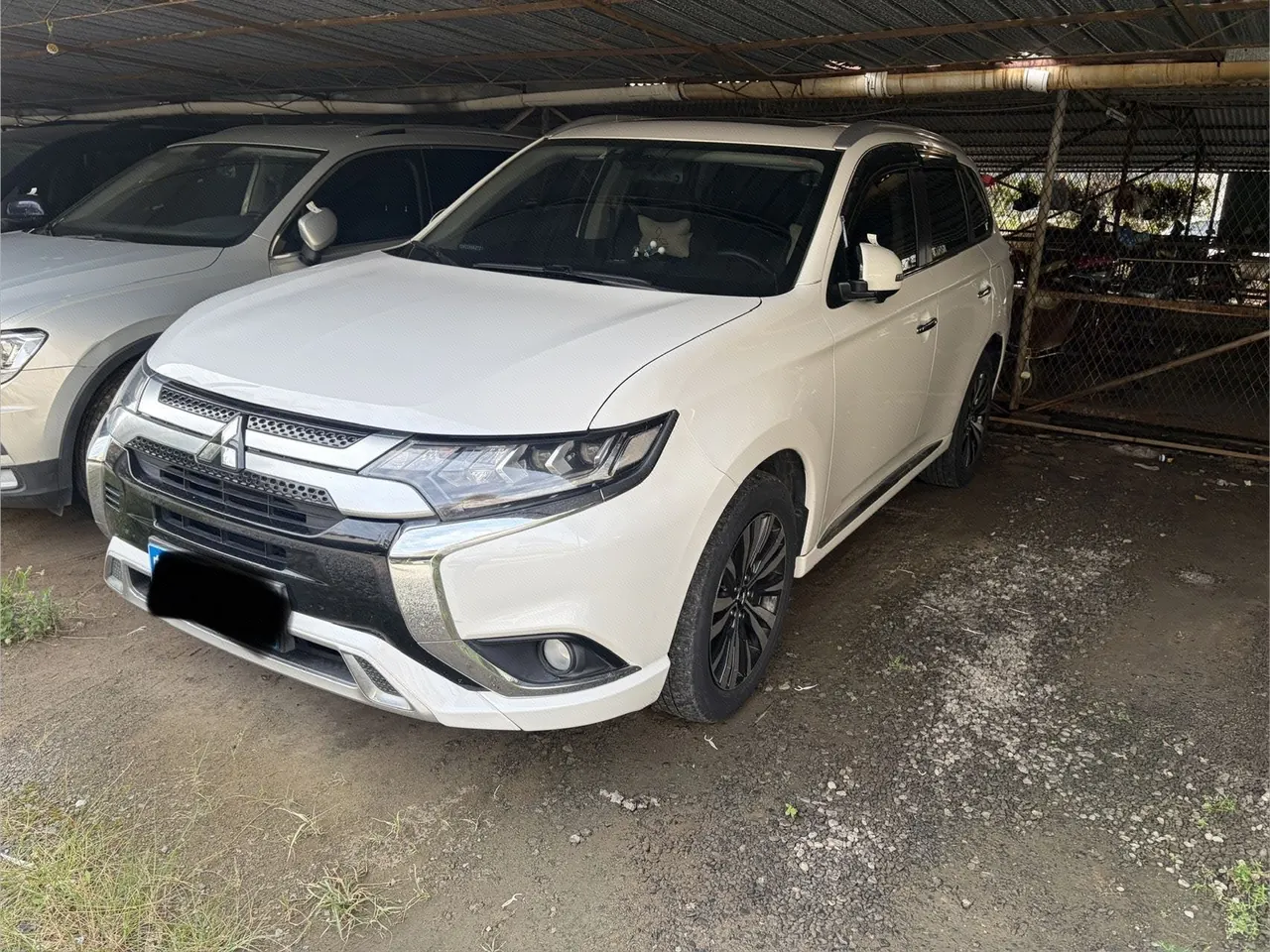 打开图片灯箱:Mitsubishi 2021 Outlander 2.4 stepless four-wheel drive to enjoy the version of 7-seat automatic gear
