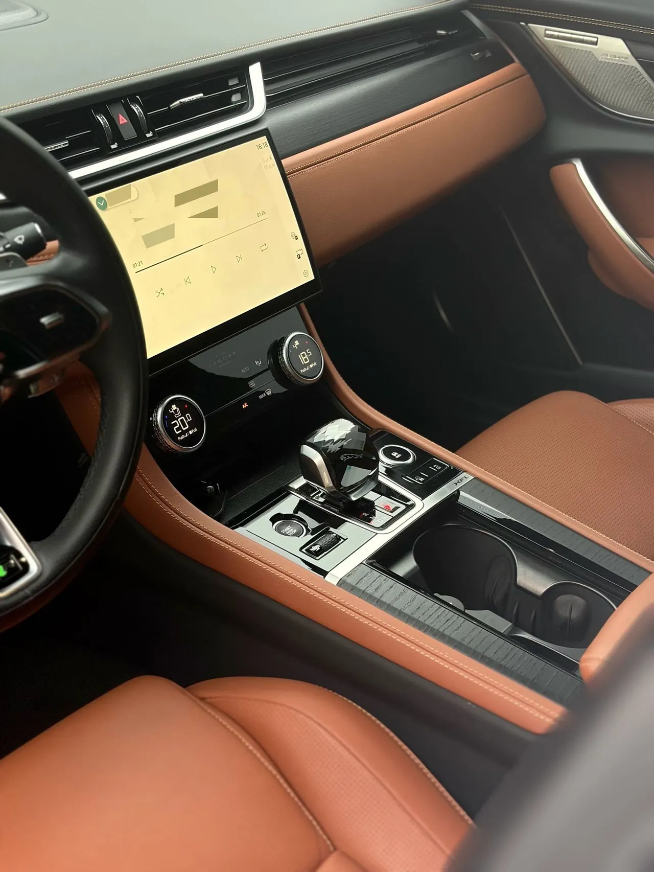 Jaguar 2024 XFL 2.0T P300 Four-wheel Drive Flagship Sports Gold Edition Automatic Gear 10