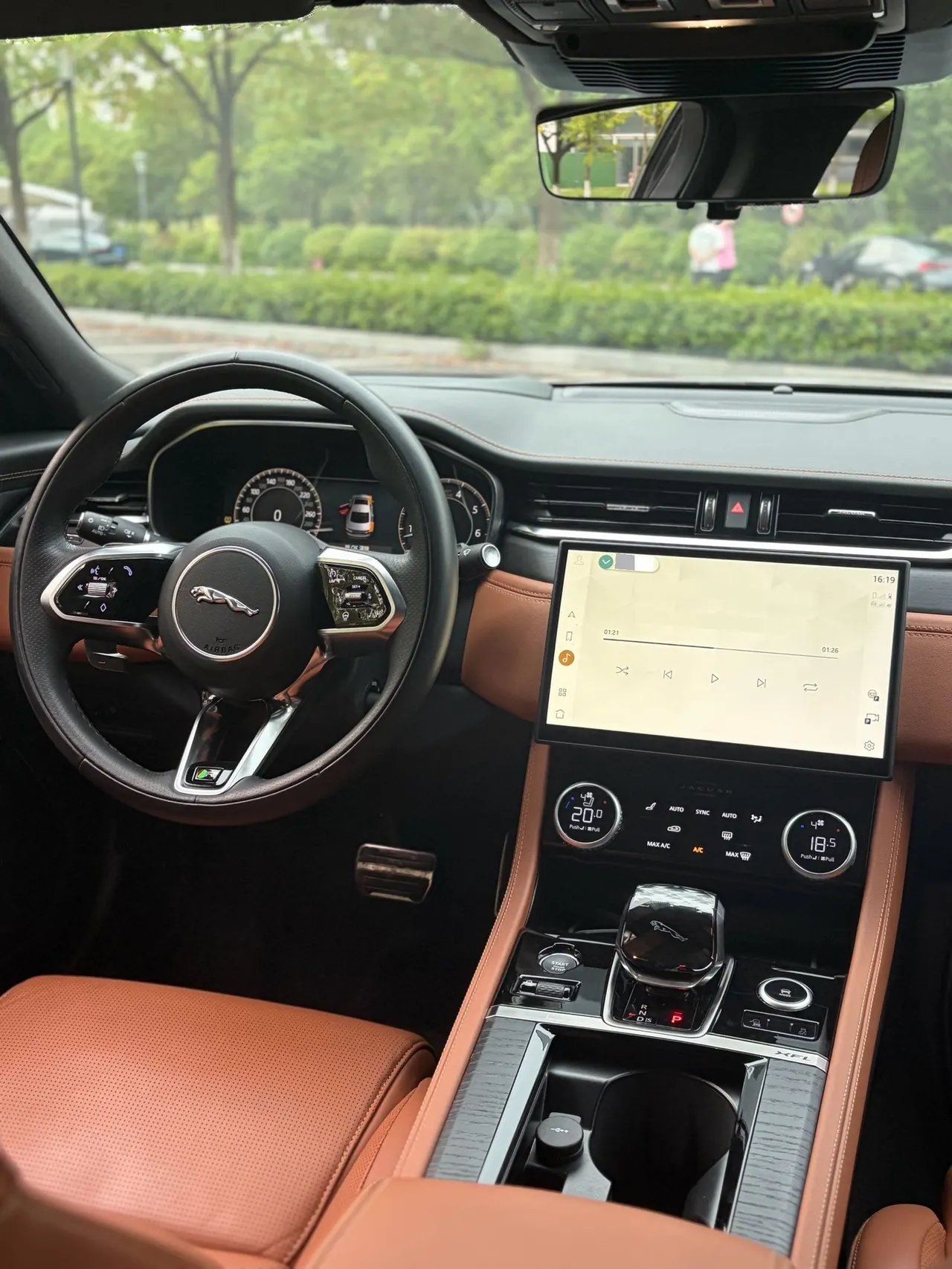 Jaguar 2024 XFL 2.0T P300 Four-wheel Drive Flagship Sports Gold Edition Automatic Gear 12