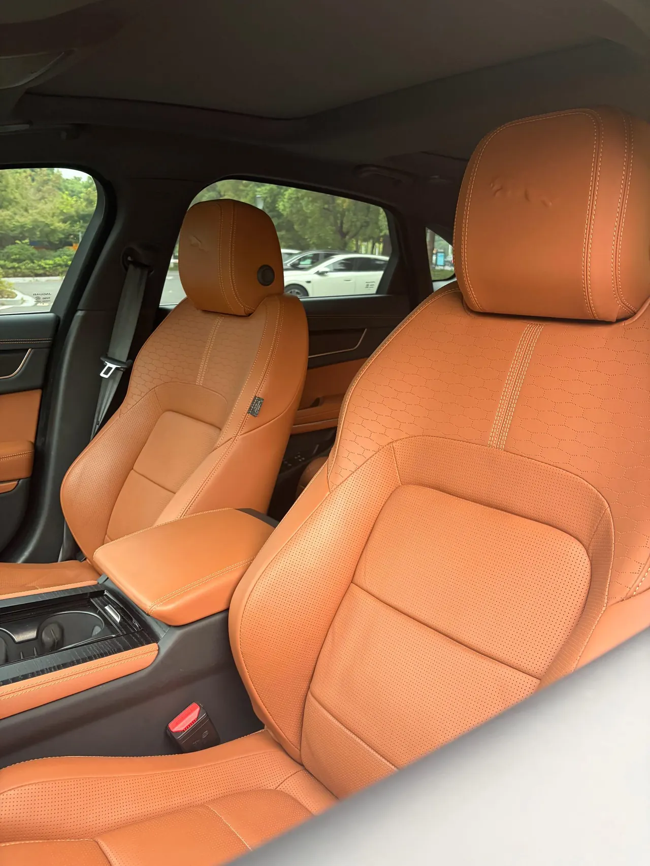 Jaguar 2024 XFL 2.0T P300 Four-wheel Drive Flagship Sports Gold Edition Automatic Gear 14