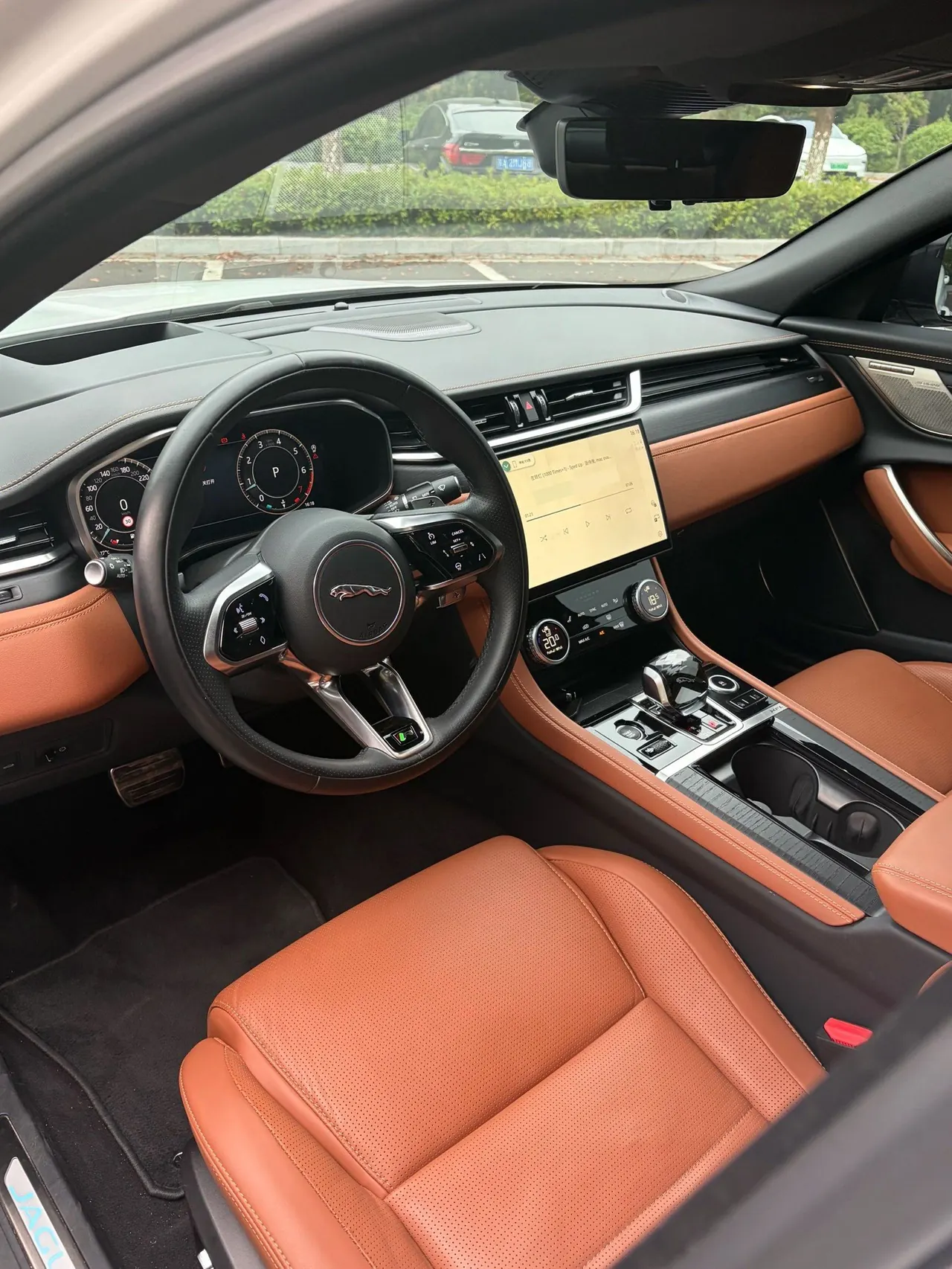 Jaguar 2024 XFL 2.0T P300 Four-wheel Drive Flagship Sports Gold Edition Automatic Gear 8