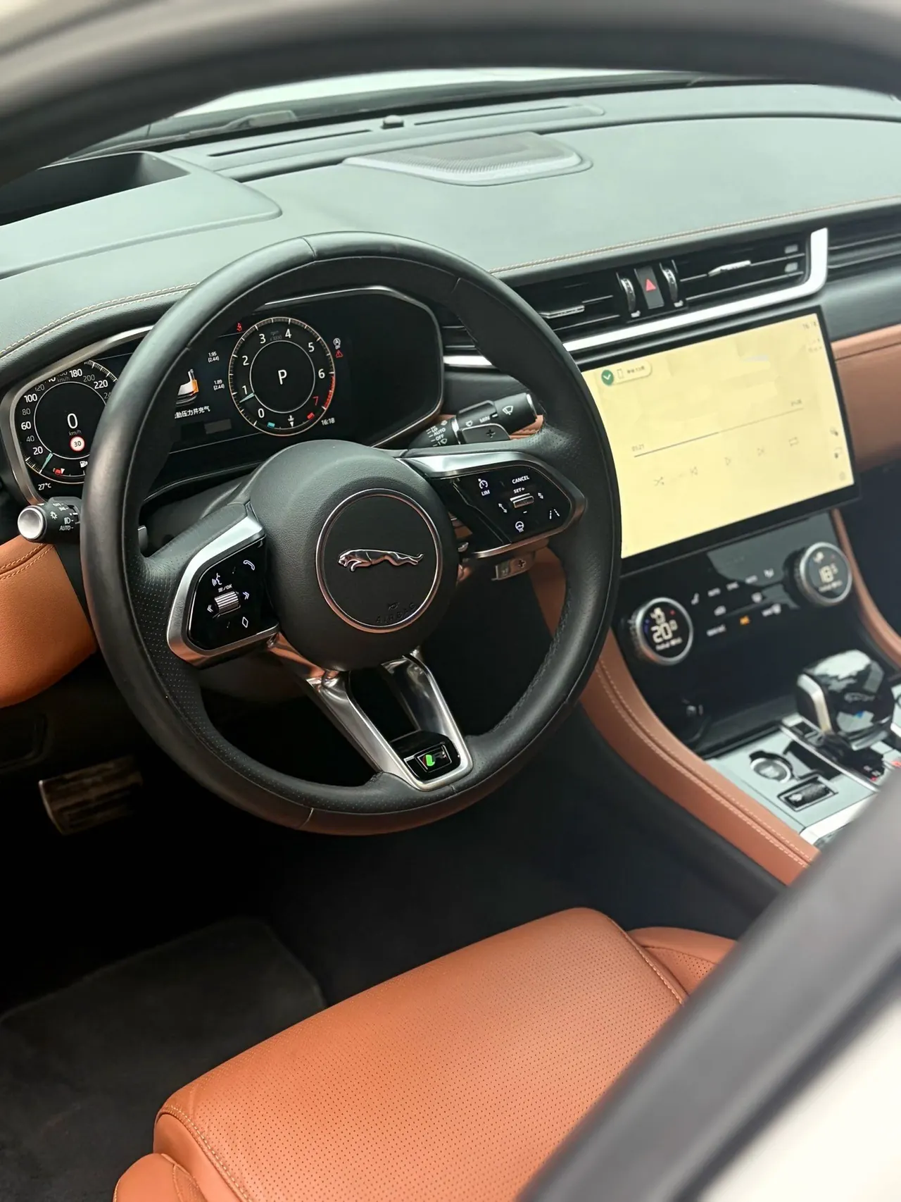 Jaguar 2024 XFL 2.0T P300 Four-wheel Drive Flagship Sports Gold Edition Automatic Gear 9