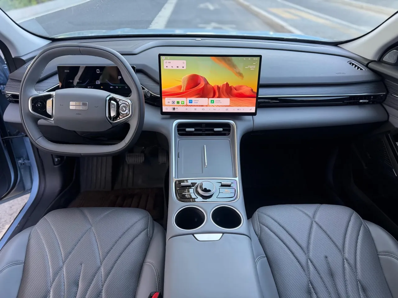 Geely Galaxy 2025 L6 EM-i 1.5 60km Discovery Edition Automatic Gear 5