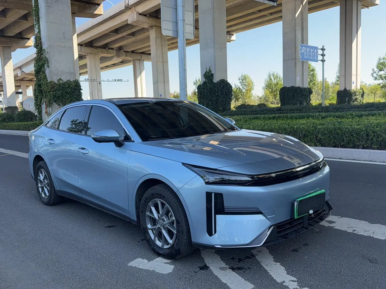 Geely Galaxy 2025 L6 EM-i 1.5 60km Discovery Edition Automatic Gear 6