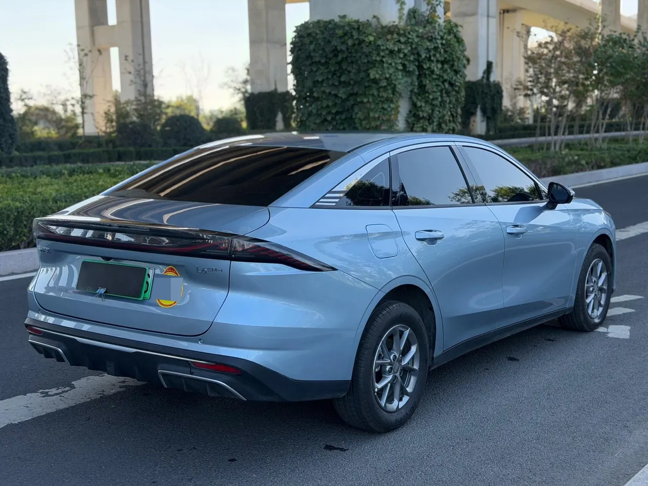 Geely Galaxy 2025 L6 EM-i 1.5 60km Discovery Edition Automatic Gear 7